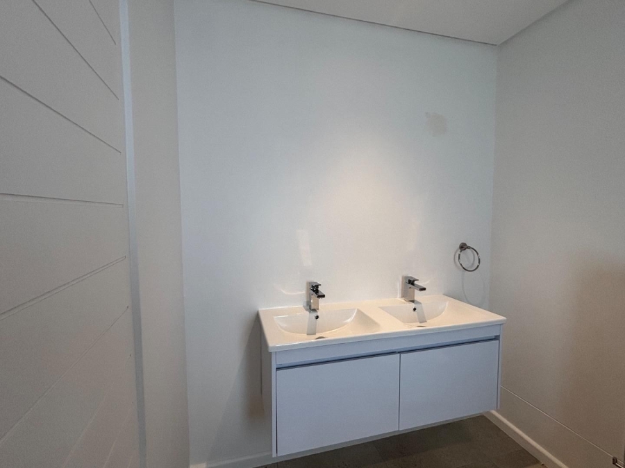 To Let 2 Bedroom Property for Rent in Voliere Estate Western Cape